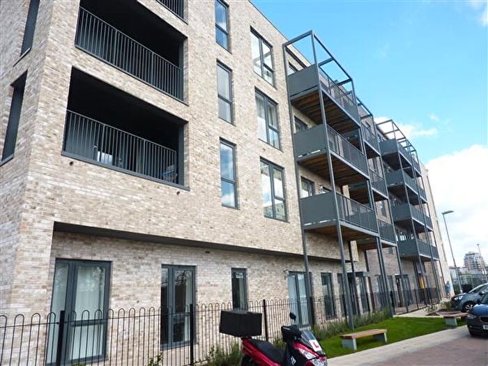 3 Bedroom Flat To Rent In Chronicle Avenue, Edgware, NW9