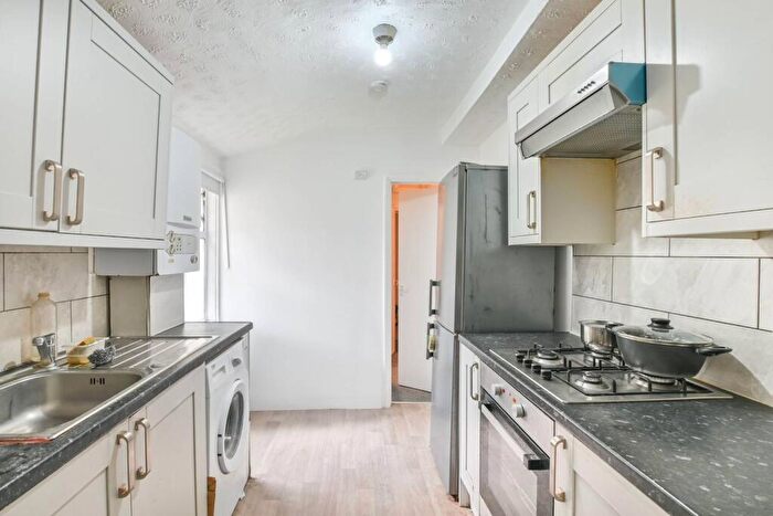 2 Bedroom Flat For Sale In Chaplin Road, Wembley, HA0
