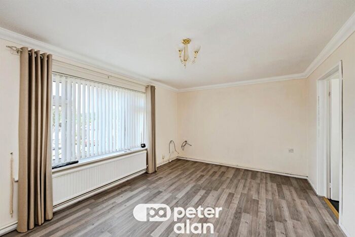 2 Bedroom Flat For Sale In Gnoll View, Neath, SA11