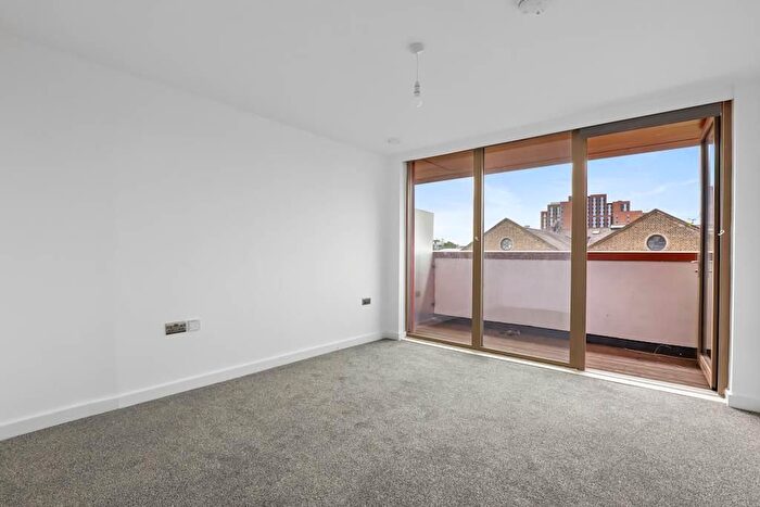 2 Bedroom Flat For Sale In Ossory Road, London, SE1