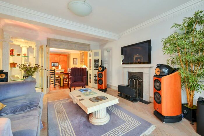 3 Bedroom Flat To Rent In Susan Wood Chislehurst, BR7