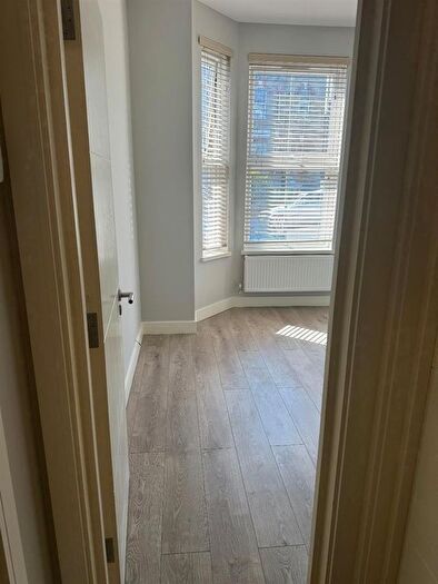 2 Bedroom Flat To Rent In Second Avenue, London, NW4