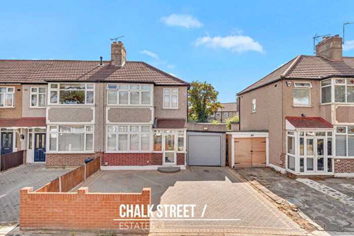 3 Bedroom End Of Terrace House For Sale In Upper Rainham Road, Hornchurch, RM12