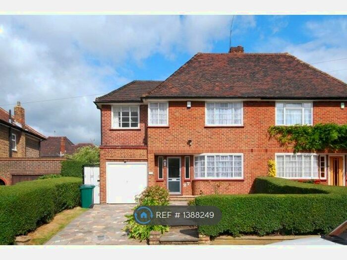 4 Bedroom Semi-Detached House To Rent In Vivian Way, London, N2