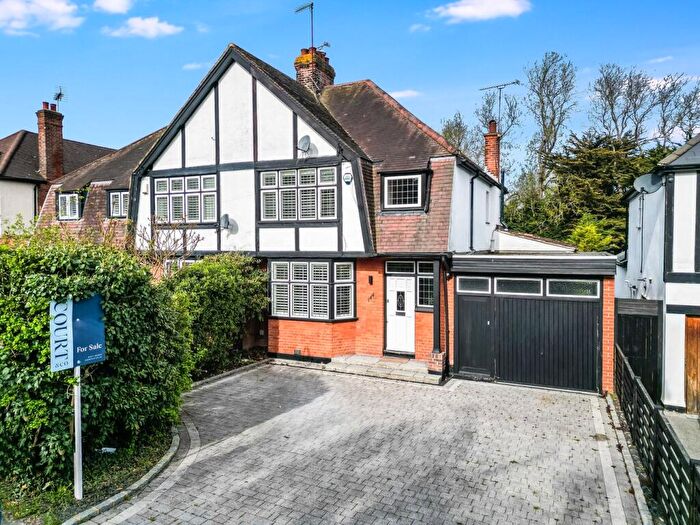 3 Bedroom Semi Detached House For Sale In Priests Lane, Shenfield, Brentwood, CM15