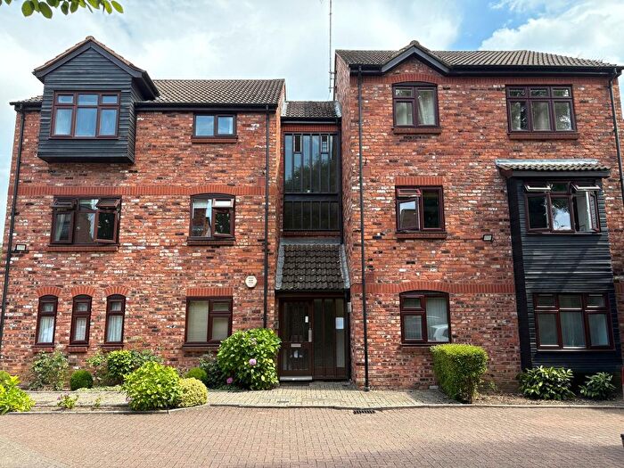 2 Bedroom Flat To Rent In Glenshee Close, Northwood, HA6