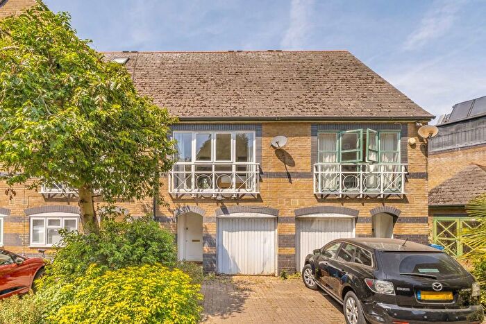 3 Bedroom Terraced House For Sale In Eleanor Close, Canada Water, SE16