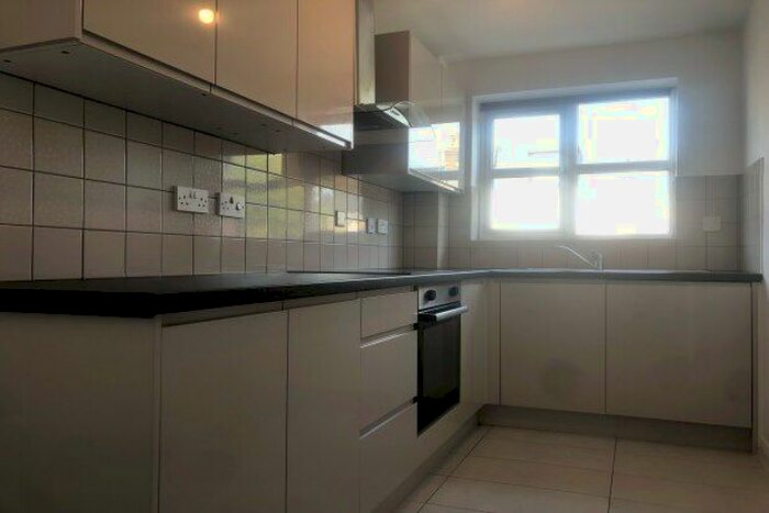 2 Bedroom Flat To Rent In Somerville Road, London, SE20