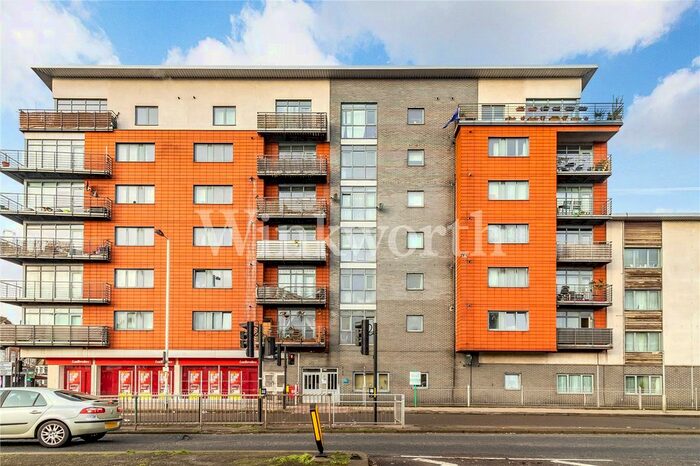 1 Bedroom Flat To Rent In The Roundway, London N17