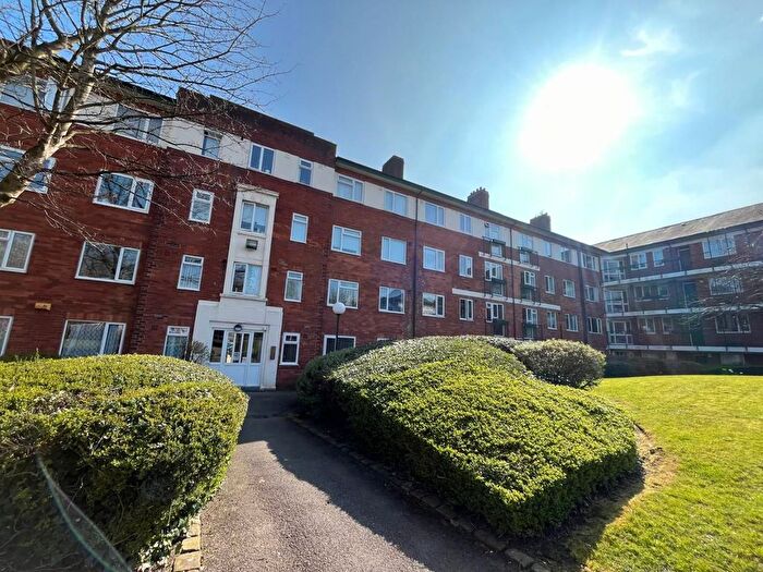 2 Bedroom Flat To Rent In Eccles New Road, Salford, M5