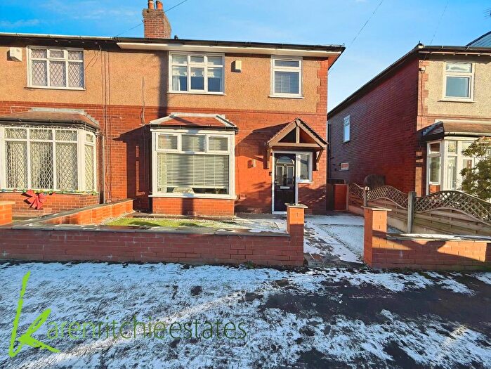 3 Bedroom Semi Detached House For Sale In Captains Clough Road, Bolton, BL1