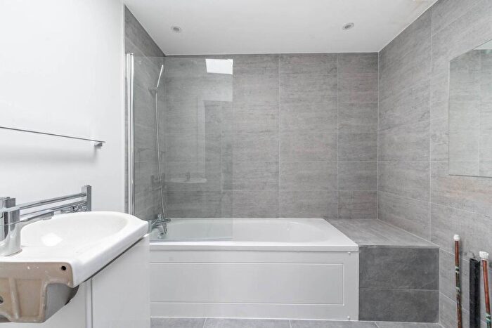 2 Bedroom Flat To Rent In Bridge Street, Pinner, HA5