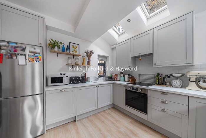 2 Bedroom Flat To Rent In Letchworth Street, Tooting, London, SW17