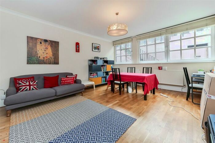 2 Bedroom Flat To Rent In Cross Street, Islington, N1