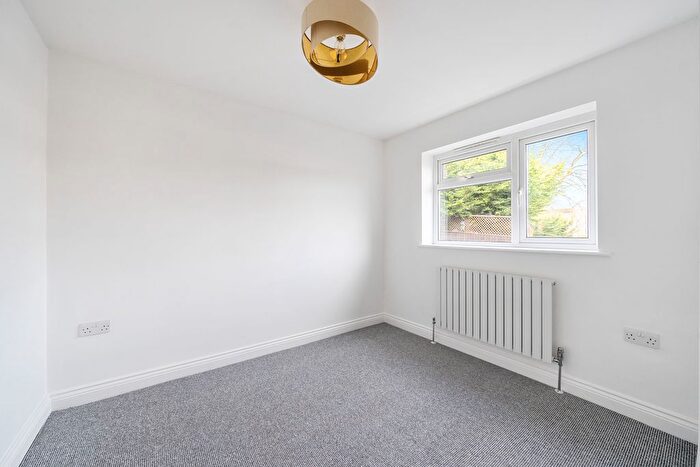 2 Bedroom Flat To Rent In Downside End, Risinghurst, Oxford, OX3