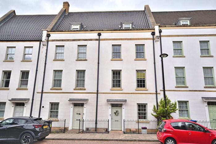 4 Bedroom Town House For Sale In Black Cat Street, Northampton, NN5