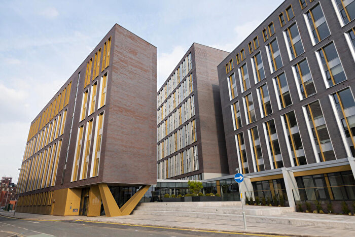 2 Bedroom Apartment To Rent In The Trilogy, Ellesmere Street, M15