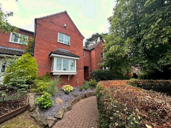 3 Bedroom House To Rent In Old Vicarage Gardens, Studley, B80