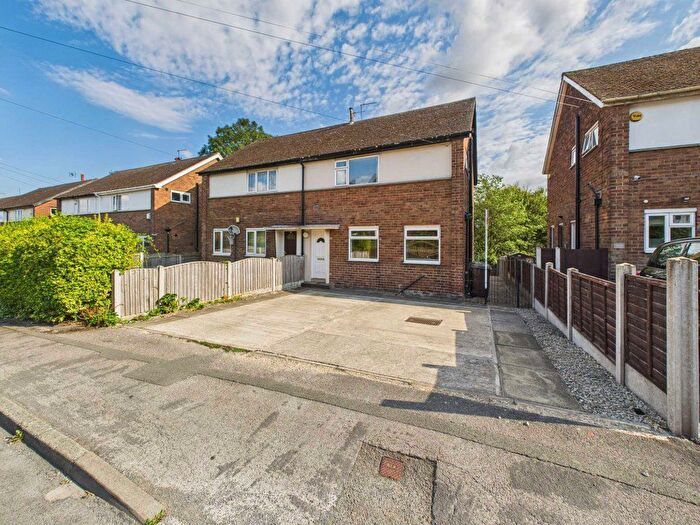3 Bedroom Semi-Detached House To Rent In Robson Close, Pontefract, WF8
