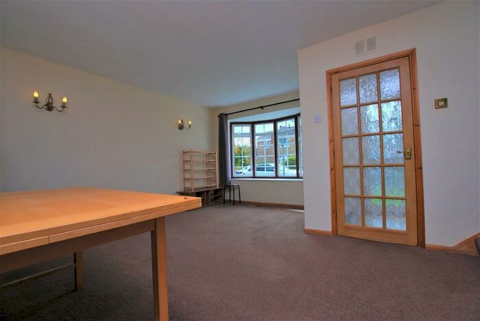 4 Bedroom Semi-Detached House To Rent In Lynwood, GU2