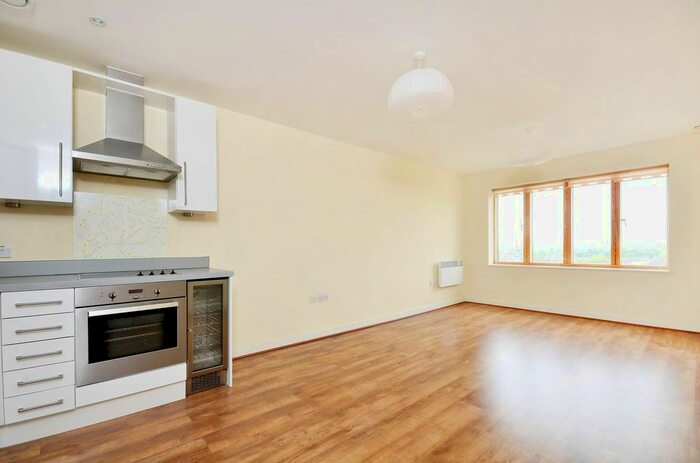 2 Bedroom Flat To Rent In Drayton Green Road, West Ealing, London, W13