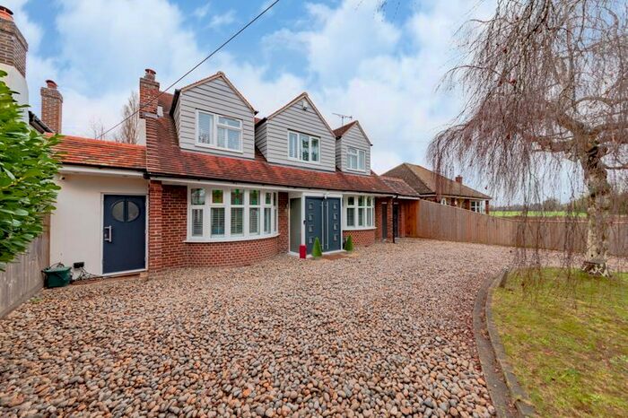 4 Bedroom Detached House For Sale In London Road, Milton Common, Thame, OX9