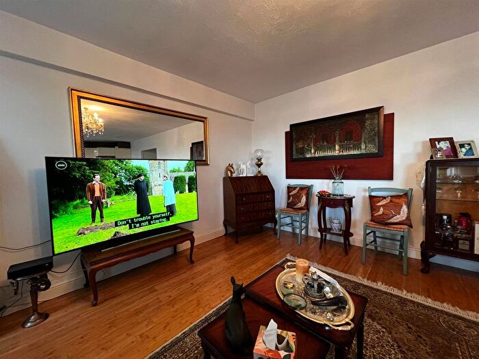 2 Bedroom Property To Rent In Weathlands, Hounslow, London, TW5