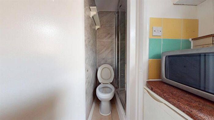 1 Bedroom Flat To Rent In Charteris Road, Kilburn, London, NW6