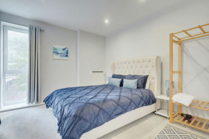 2 Bedroom Apartment For Sale In Victoria Avenue, Southend-on-Sea, SS2
