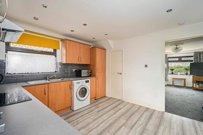 3 Bedroom Detached House For Sale In Hawley Way, Morley, Leeds, LS27