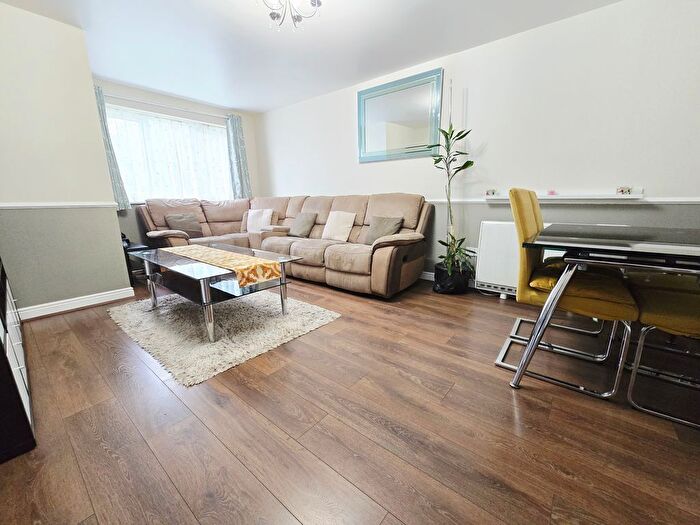 2 Bedroom Flat To Rent In Cherry Blossom Close, London, N13