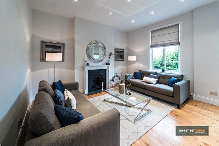 3 Bedroom Flat For Sale In Cavendish Road, Mapesbury, NW6