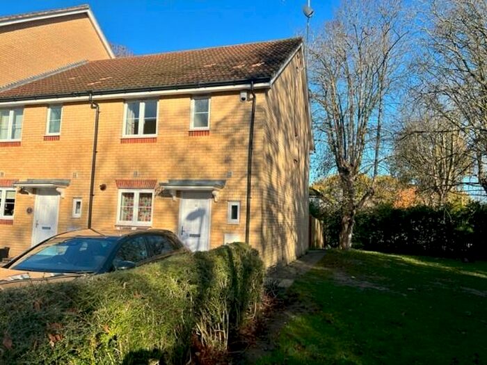 3 Bedroom End Of Terrace House To Rent In Cranwell Road, Farnborough, GU14