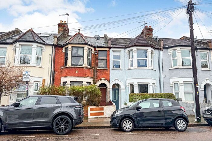 3 Bedroom Terraced House For Sale In Strathville Road, London, SW18