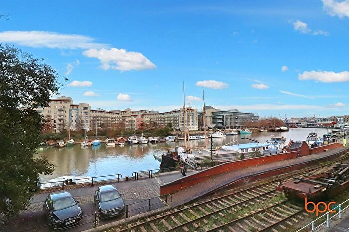 2 Bedroom Flat For Sale In Caledonian Road, Bristol, BS1