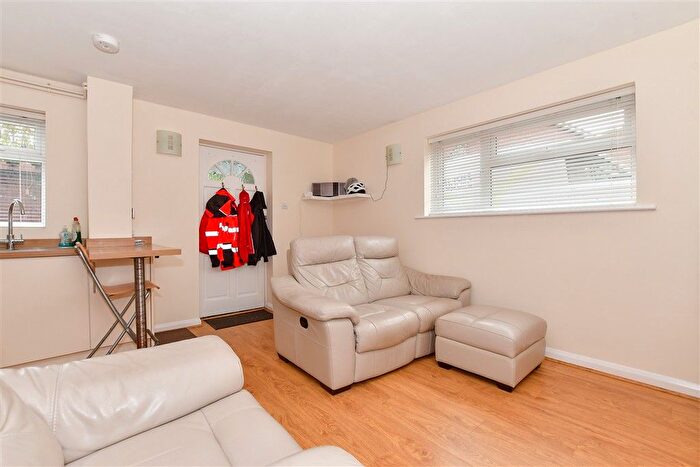 1 Bedroom End Of Terrace House For Sale In College Avenue, Tonbridge, Kent, TN9
