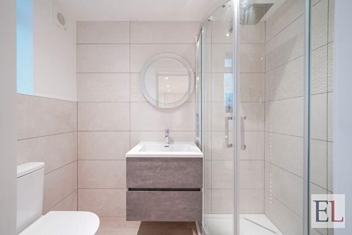 2 Bedroom Flat For Sale In Field End Road, Pinner, HA5
