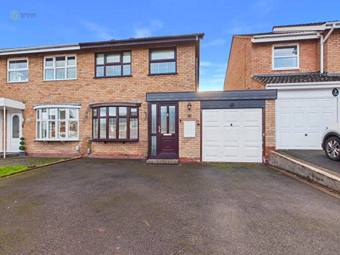 3 Bedroom Semi Detached House For Sale In Hadleigh Croft Minworth Sutton Coldfield, B76