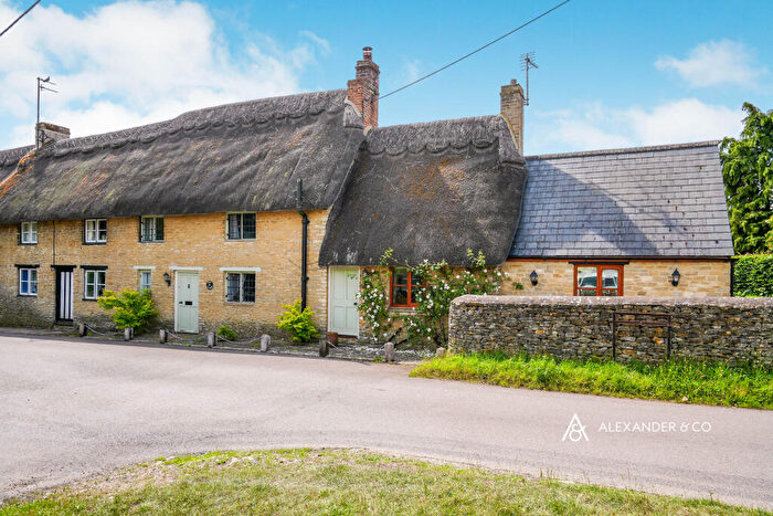 2 Bedroom Cottage To Rent In New Row, Bucknell, OX27