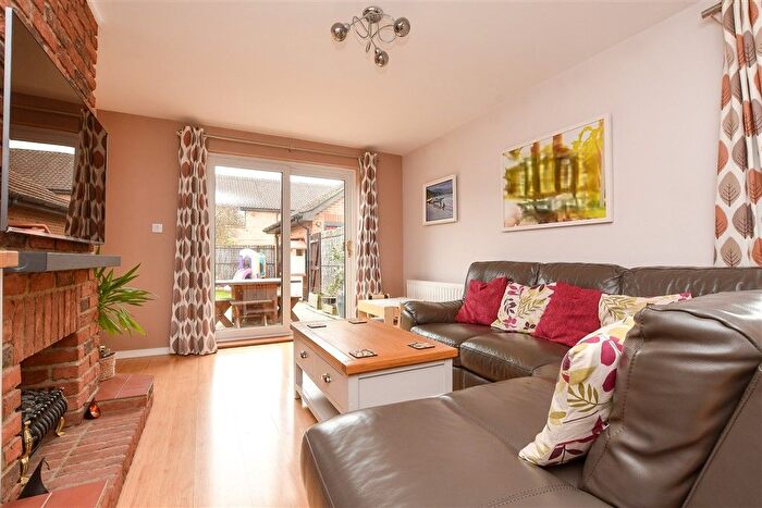 4 Bedroom Detached House For Sale In Carlton Tye, Langshott, Horley, Surrey, RH6