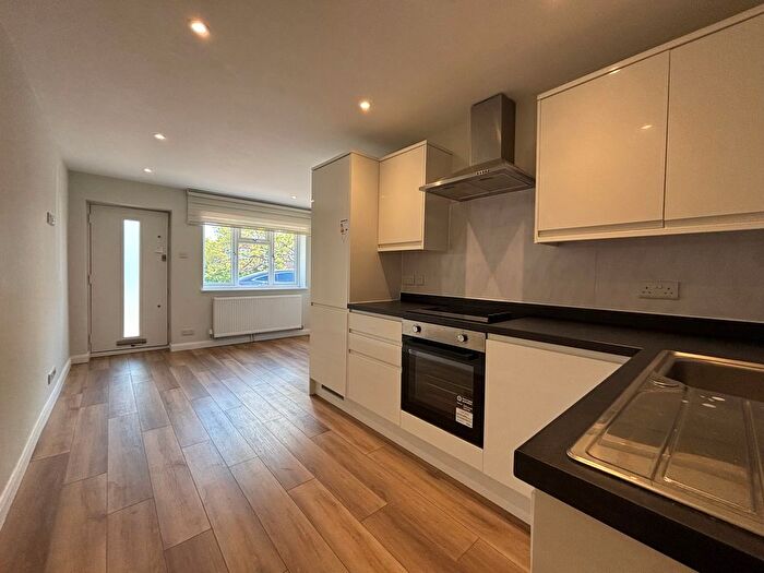 1 Bedroom Flat To Rent In The Ridgeway, Tonbridge, TN10