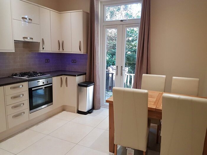 5 Bedroom Flat To Rent In Woodgrange Avenue, London, W5