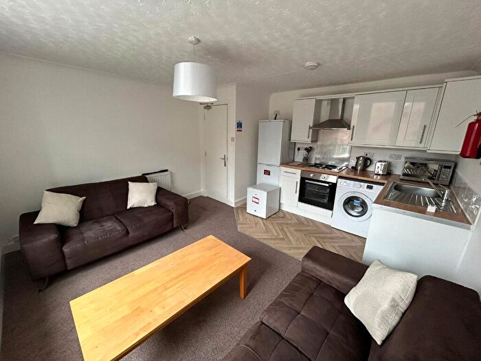 2 Bedroom Flat To Rent In Benvie Road, West End, Dundee, DD2