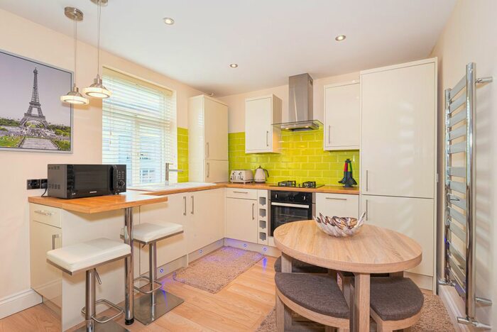 1 Bedroom Flat To Rent In Streatham High Road, London, SW16