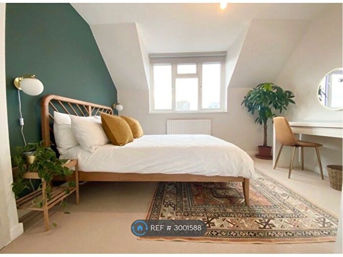 2 Bedroom Flat To Rent In York Road, London, SW11