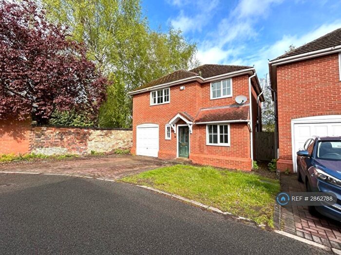 4 Bedroom Detached House To Rent In Parkfield Court, Tamworth, B77