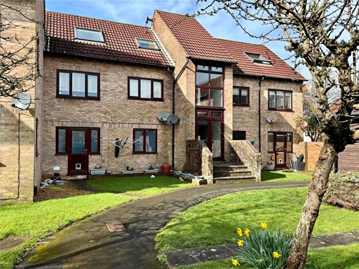 1 Bedroom Apartment For Sale In Eastlands, New Milton, Hampshire, BH25