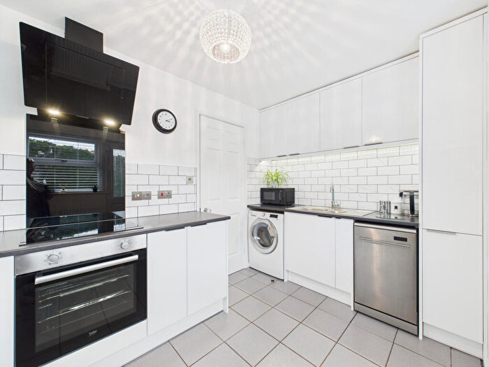 4 Bedroom Detached House For Sale In Howdale Road, Hull, HU8