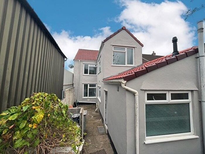 3 Bedroom End Terrace House To Rent In Upper Station Road, Bristol, BS16