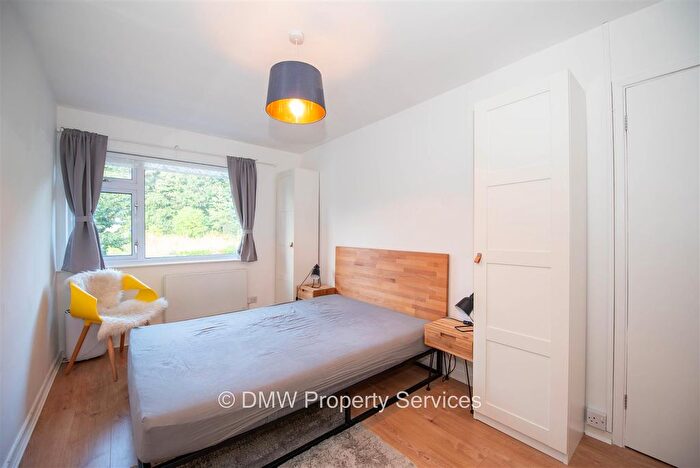 3 Bedroom Flat To Rent In Malcolm Close, Mapperley Park, Nottingham, NG3